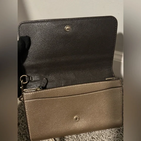 Coach Gold Women's Wristlet | Flawed see photos - Picture 5 of 14